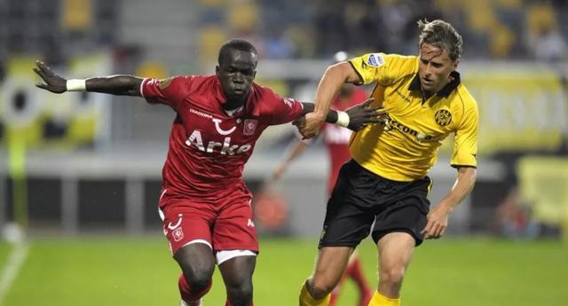 锋让人目不 锋让人目不